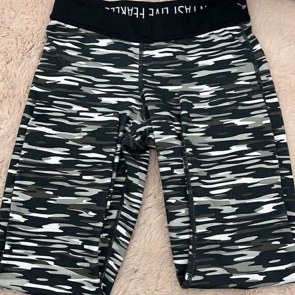 Nike dri fit women’s XS Capri length leggings - Picture 2 of 6